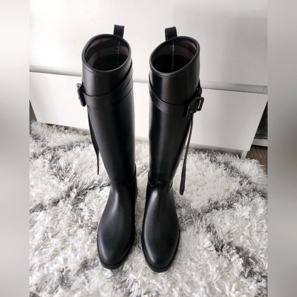 Burberry Rainboots Size 38 (NEW)